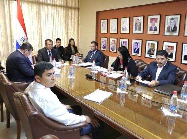 Comisión de Hacienda acepta modificaciones de Diputados sobre proyecto de deuda de USD 600 millones · Radio Monumental 1080 AM