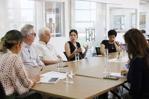 El Ministerio de Trabajo busca flexibilizar contrataci贸n temporal en el sector gastron贸mico y hotelero tras alta demanda - Revista PLUS