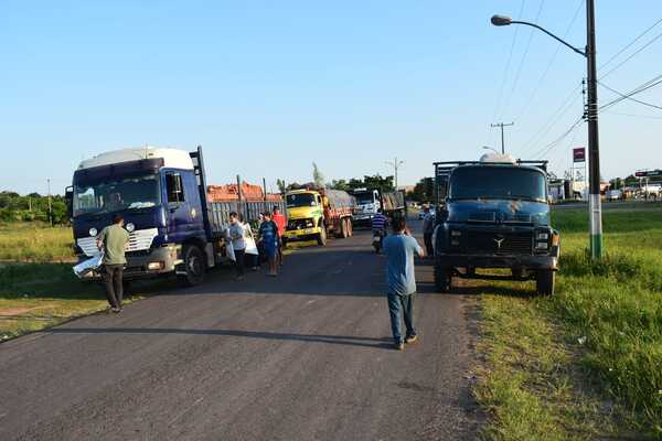 Diario HOY | Solidaridad sin límites: oleros de Tobati donan materiales a damnificados en Guaica