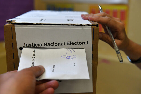 La narrativa de fraude electoral reaparece en Argentina con videos descontextualizados - MarketData