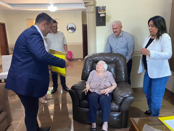 Cambyretá honra a María Luisa Gutmann López como ciudadana ilustre