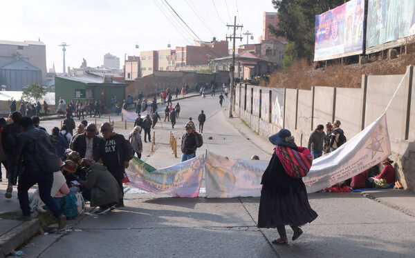 Siete mineros son capturados mientras otros 6.000 bloquean por segundo día en Bolivia - MarketData