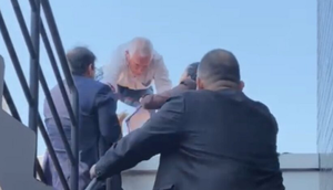 “Beto” Ovelar salva a hombre de lanzarse al vacío - Noticiero Paraguay