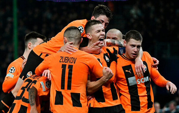 Versus / Barcelona cae ante el Shakhtar Donetsk y cede su primera derrota en la Champions