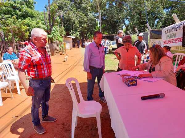 Laurelty San Lorenzo: 24 familias de Asentamiento Mangal reciben subsidio para construcción de viviendas » San Lorenzo PY