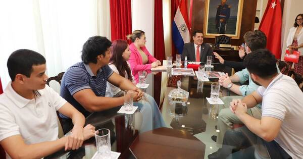 La Nación / Jóvenes hacen hincapié en la necesidad de que Universidad de Taiwán cuente con local propio