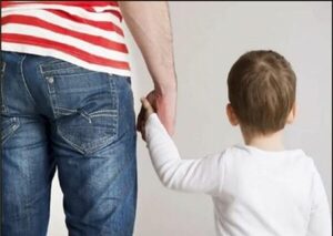 Hombre quiso llevar a un niño bajo engaños a su casa, fue imputado