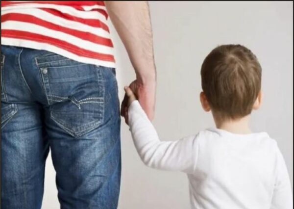 Hombre quiso llevar a un niño bajo engaños a su casa, fue imputado