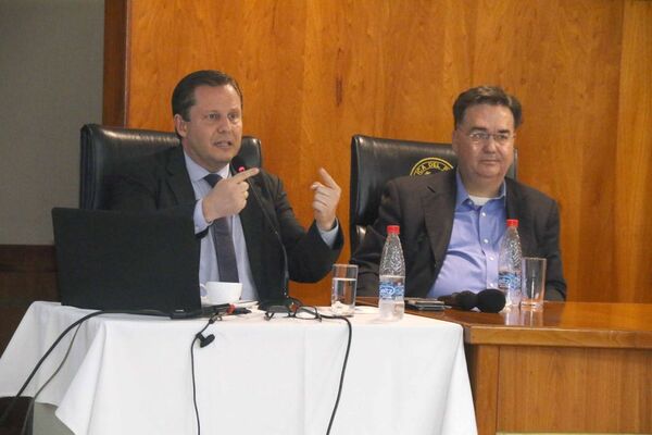 Prosigue charla sobre argumentación e interpretación jurídica en diplomado
