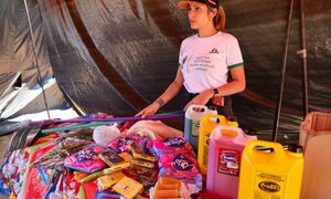 ITAIPU entrega productos de limpieza en albergues instalados en zona ribereña de Alto Paraná