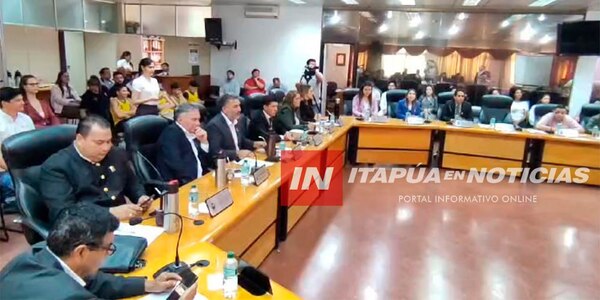 CONCEJAL SOLICITÓ QUE NO SE SUSCRIBAN CONTRATOS SIN QUE PASEN POR LA JUNTA DEPARTAMENTAL - Itapúa Noticias