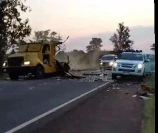 Explotan camión transportador de caudales