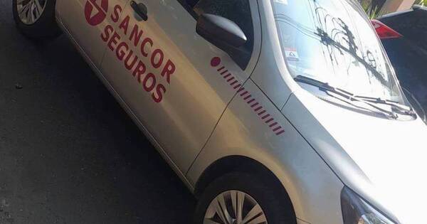 La Nación / Encapuchados asaltaron vehículo de aseguradora