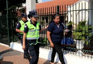 Por una denuncia del MEC, cae una funcionaria que pedía dinero por cargos - Informatepy.com