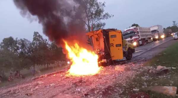 Dos fallecidos y un detenido durante explosión y asalto a móvil de caudales - Noticiero Paraguay