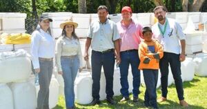 Apicultores de Repatriación reciben insumos e implementos