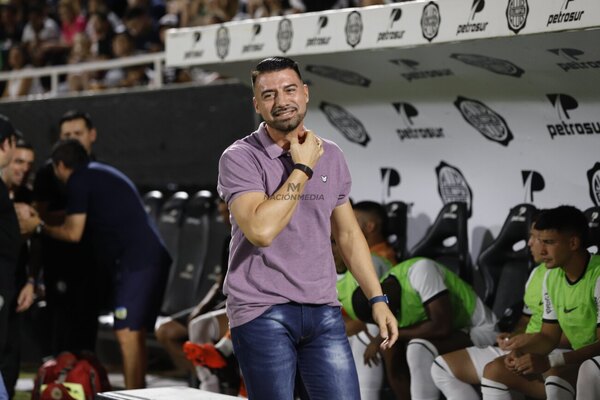 Versus / El afectuoso recibimiento de la ‘Cuna de Glorias’ para Julio César Cáceres
