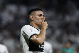 Versus / Festejo picante y malestar de la hinchada de Olimpia con Hugo Fernández