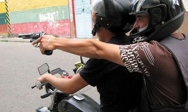 Retiró G. 30 millones de un banco y fue interceptado por motochorros frente a su casa