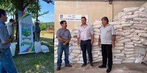 ENTREGA DE CAL AGRÍCOLA A MUNICIPIOS DE ITAPÚA A TRAVÉS DEL PROGRAMA ÑEMITY - Itapúa Noticias