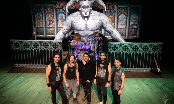 Cover oficial de Iron Maiden llega a CDE para celebrar sus 30 años