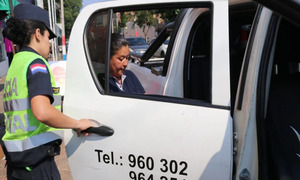 Una funcionaria del MEC es detenida por ofrecer cargos para docente por dinero