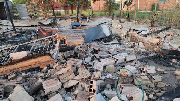 Diario HOY | Familia quedó en la calle tras incendio de su vivienda