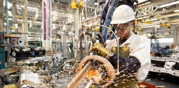 La actividad industrial de Argentina crece solo un 0,2% en septiembre - Revista PLUS