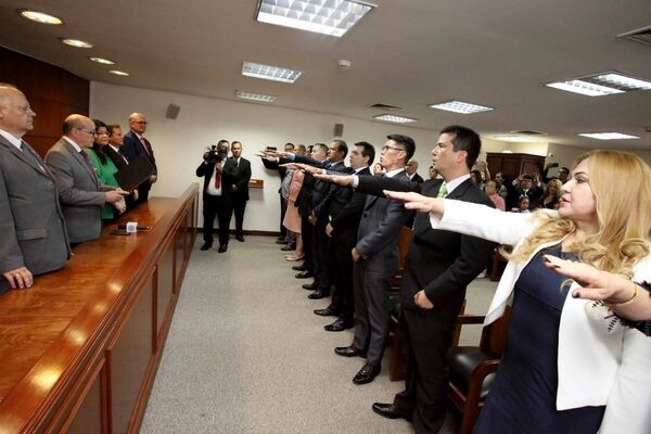 Ministros tomaron juramento a magistrados y agentes fiscales
