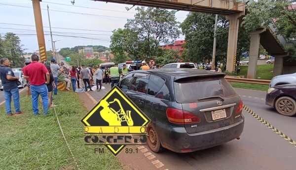 Transeúnte evita cruzar por viaducto peatonal y muere atropellado