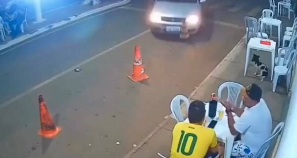 [VIDEO] Tóxica nivel Dios: ¡La cerveza o yo!; él eligió y casi termina en el más allá