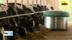 Video: robot Arrimador de alimento, funcionamiento y ventajas para el tambo - ABC Rural - ABC Color