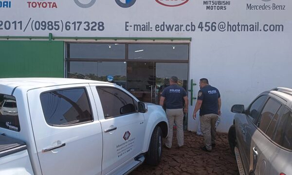 Buscan vehículo robado por los Resquín