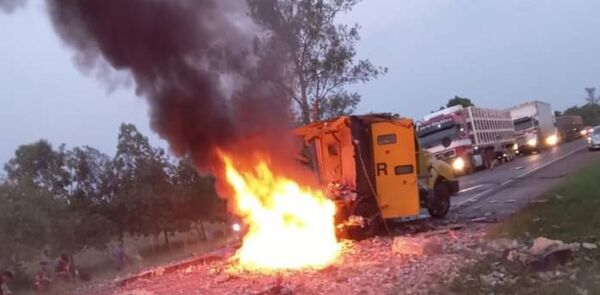 Asalto comando a un cami贸n de Prosegur en Paraguay: el veh铆culo qued贸 incendiado - Revista PLUS