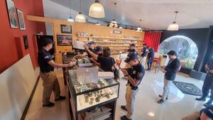 Diario HOY | Allanan local e incautan vapeadores y accesorios de dudosa procedencia