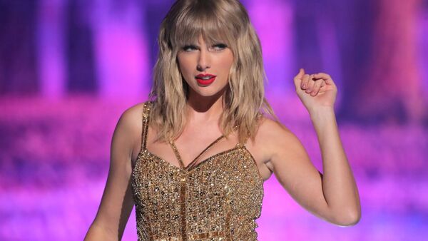 Taylor Swift llega a Argentina y desata la manía de sus fans a horas del concierto