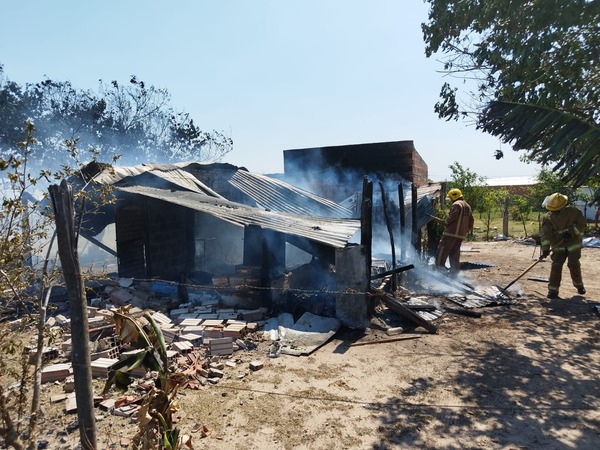 Humilde casa es consumida por el fuego | Radio Regional 660 AM