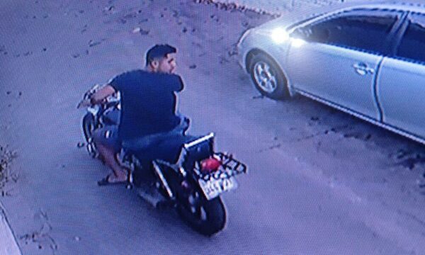 (VIDEO). Buscan identificar a degenerado que golpeó en la cola a una mujer