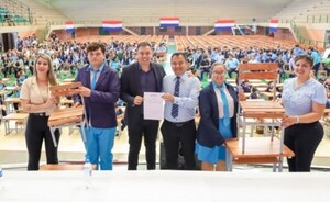 Oficializan entrega de mobiliarios a instituciones educativas
