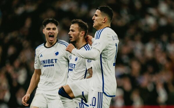 Versus / Manchester United, con 10, se estrella en Dinamarca ante el Copenhague