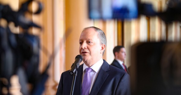 Peña consigue aprobar las medidas extraordinarias y Valdovinos gana más poder en el Gobierno
