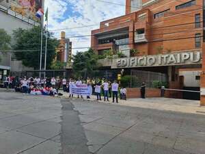 Desvinculados de Itaipú: Binacional reincorpora a 165 personas que ingresaron por concurso - Nacionales - ABC Color