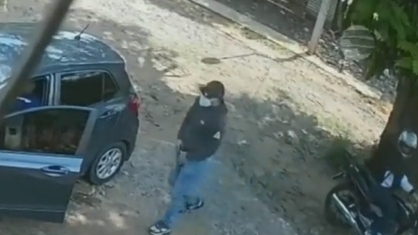 Trabajador fue asaltado tras retirar préstamo y apunta a funcionarios bancarios