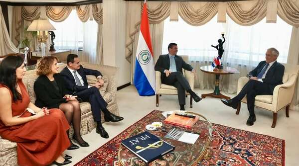 Peña llega en silencio tras viaje de tres días a Chile - Política - ABC Color
