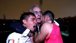 Versus / El equipo de Jorge Fossati festejó un título a oscuras en el estadio de su archirrival