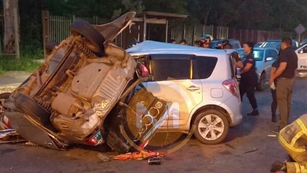 Violento choque de autos deja dos fallecidos sobre la Transchaco