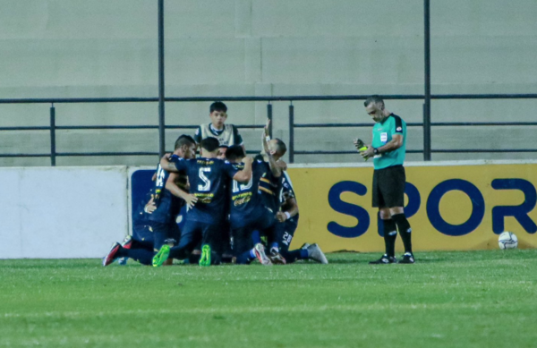 Versus / ¿Por qué Trinidense será hincha de Libertad ante Nacional?