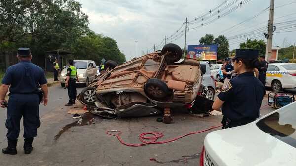 Frente al Jardín Botánico: Dos personas mueren en accidente tránsito - Unicanal