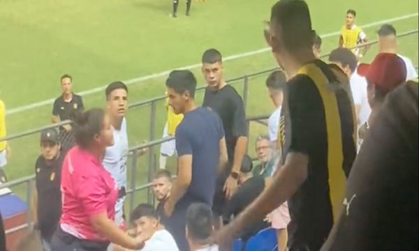 Hubo un fuerte cruce entre hinchas y jugadores de Guaraní en preferencias