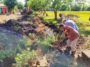 Basura en cauces hídricos y canaletas genera inundaciones en Hernandarias - La Clave